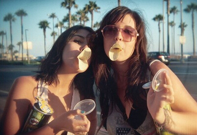 配图片的朋友说说：什么是好朋友？有人说，那是地球上翻版的自己13