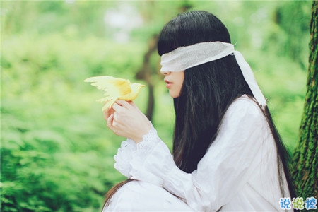 关于青春年华浪漫唯美的爱情句子 年少的笑漾着微光2