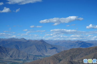 15条浪漫的诗意爱情句子 爱意却是脑海一闪而过的善意14