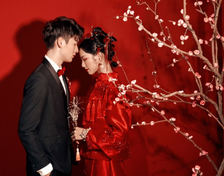 朋友圈晒结婚证的幽默句子 官宣领证发朋友圈的可爱文案1