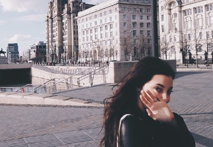 爱情治愈系文字说说加配图2018最新版 人潮拥挤你自然而然的牵起我的手7