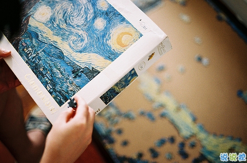 关于青春年华浪漫唯美的爱情句子 年少的笑漾着微光17