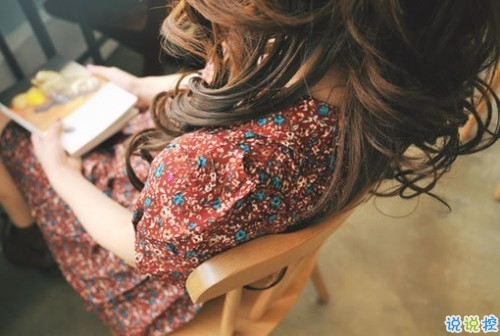 关于青春年华浪漫唯美的爱情句子 年少的笑漾着微光7