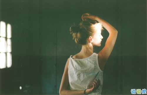 那些和青春夏天有关的唯美简单小清新图片句子 阳光倾落风雨都不舍5