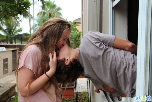 有诗意和哲理的关于人生和爱情的图片说说 跨越漫长岁月长河与你相遇6