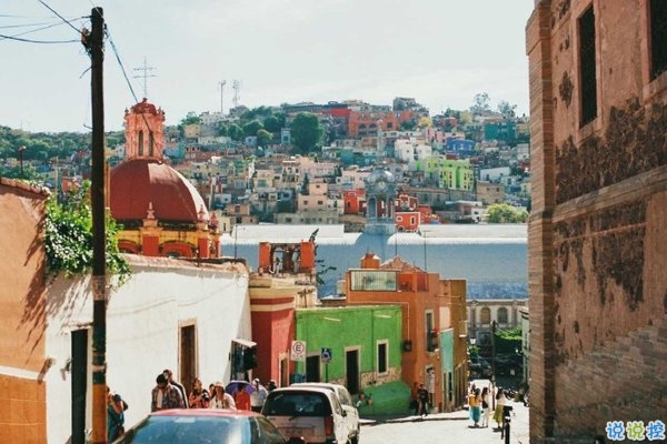 文字控喜欢的简单唯美的一句话说说带图片 烟尘滚滚一路行来我应是迷了路了5