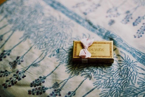 很励志的正能量说说带图片 我有孤勇一腔起于星光止于他乡7