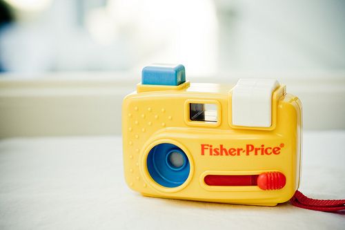 浪漫甜蜜唯美的爱情小句子带图片 世间万物皆不如你眉眼动人7