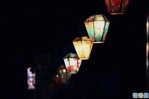 优美说说唯美的句子配图：海底月是天上月，只是镜花水月1