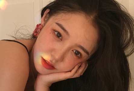 爱情治愈系文字说说加配图2018最新版 人潮拥挤你自然而然的牵起我的手10