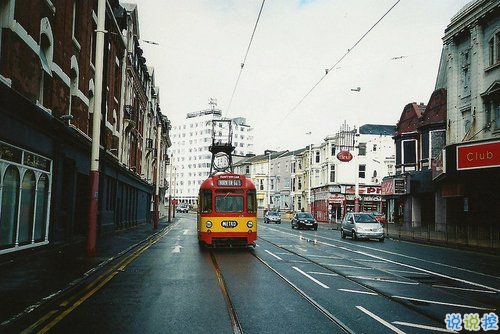 一个人有些孤独的简单图片说说 用一生时间与你话别10