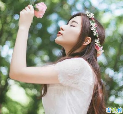 经典说说别人必评:如果还没有人牵你的手,自己要照顾好自己。7