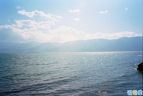 一个人挣扎的说说伤感心累带图片 睡不着心里不舒服的说说14