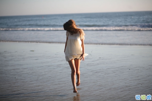 简单而又唯美有哲理的英文说说带图片 你醒在别人的梦里6