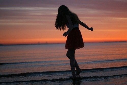 关于青春人生成长的经典哲理说说带图片 生活不只眼前的苟且还有诗和远方的田野16